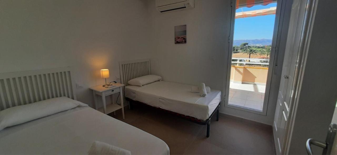 Atico En Urb Bahia De De Vacaciones Mar Por Medio Apartament Dénia